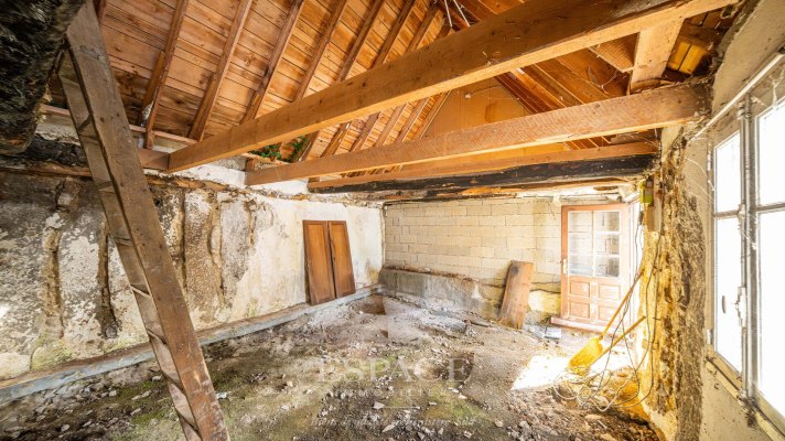 Trégunc - Authentique maison en pierres debout à réinventer à deux pas du littoral