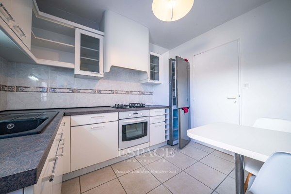Concarneau appartement de 81 m2 avec terrasse, garage et cave
