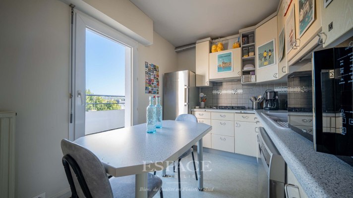 Concarneau centre-ville - T4 au dernier étage, avec vue sur la baie